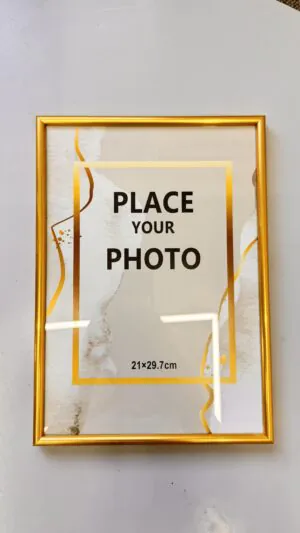 برواز ذهبي كبير