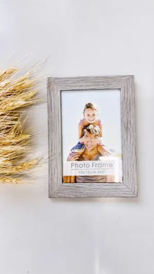 برواز رمادي خشب